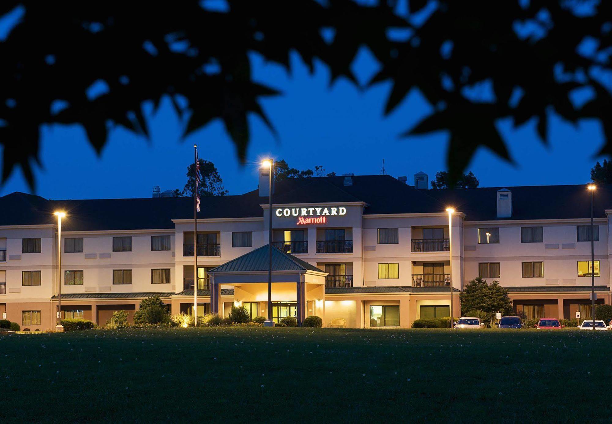 فندق كورتيارد كولومبوس تيبتون ليكس المظهر الخارجي الصورة